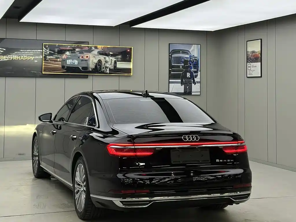 Audi A8 — фото 4