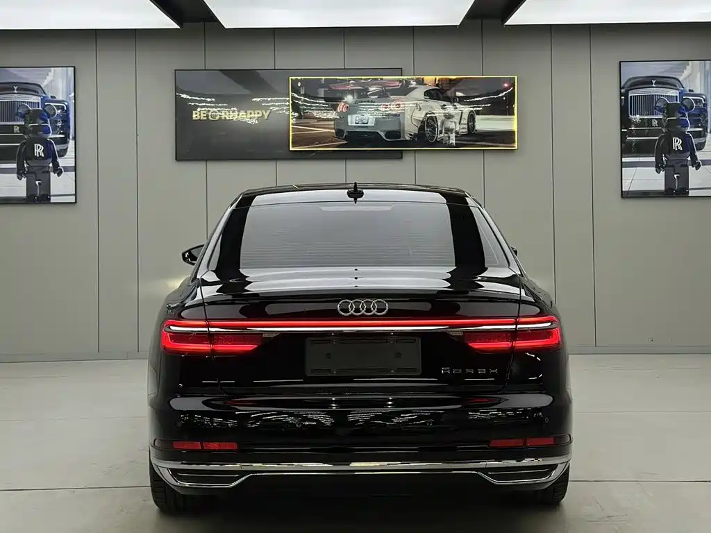 Audi A8 — фото 5