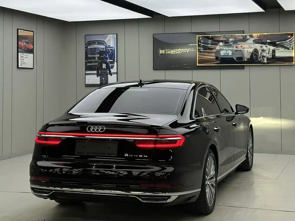Audi A8 — фото 6