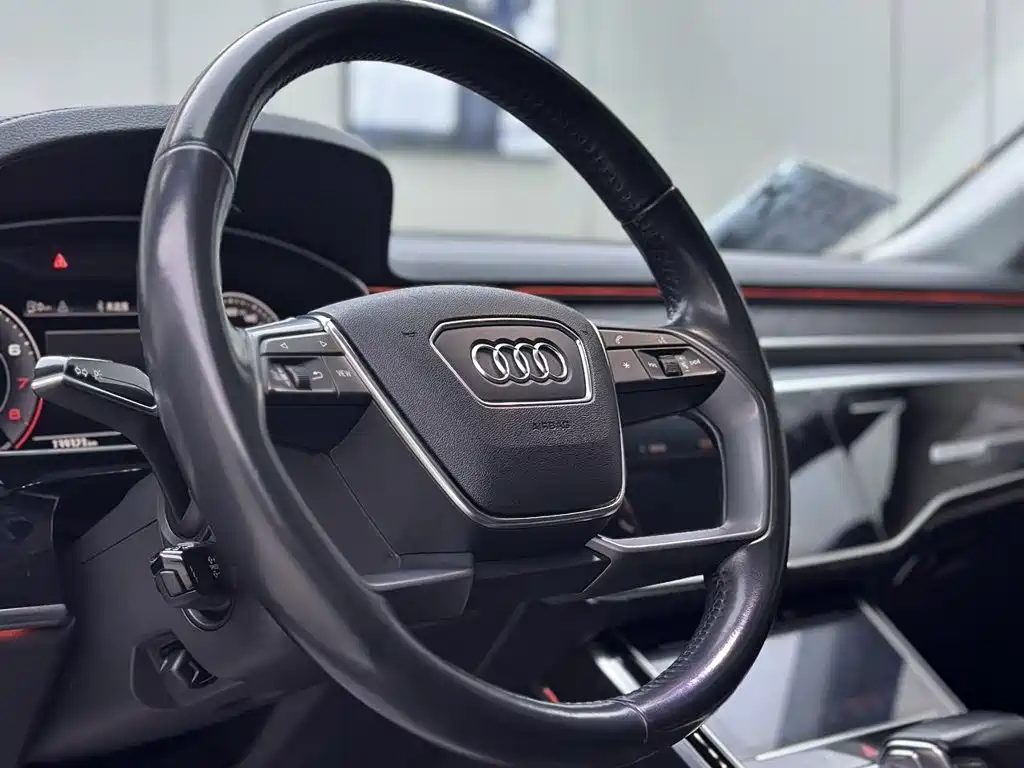 Audi A8 — фото 7