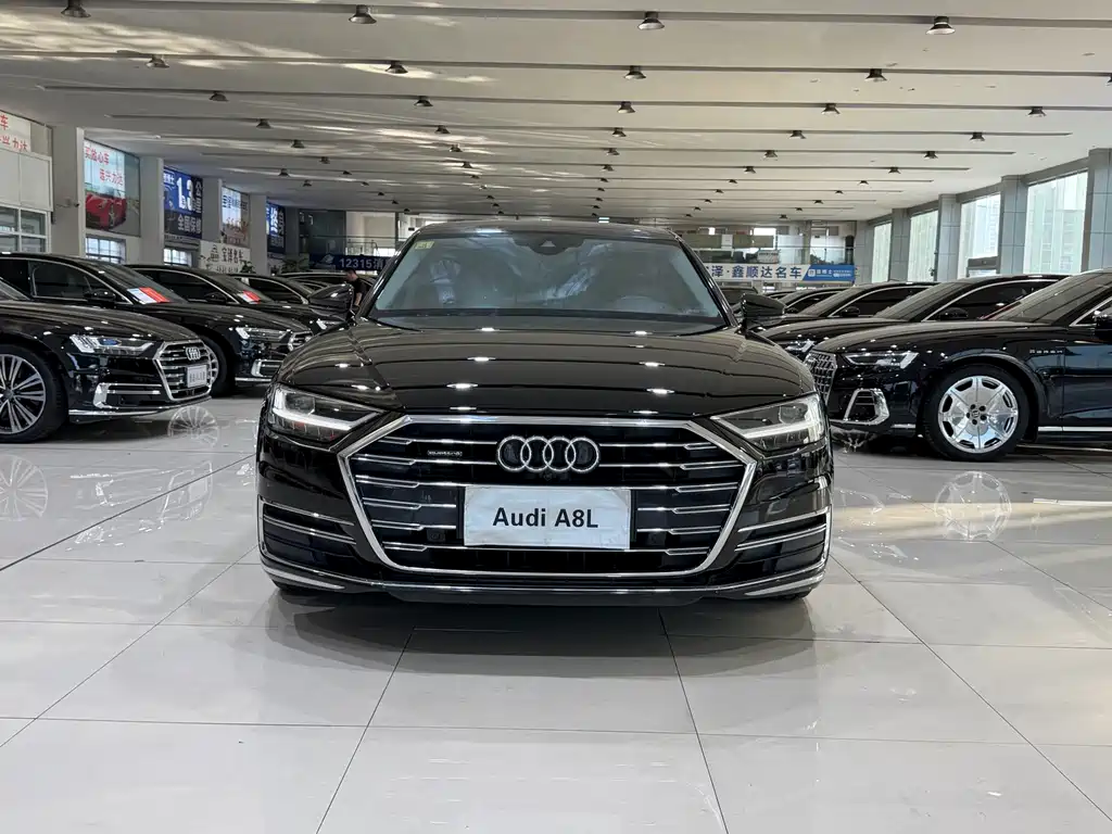 Audi A8 — фото 2