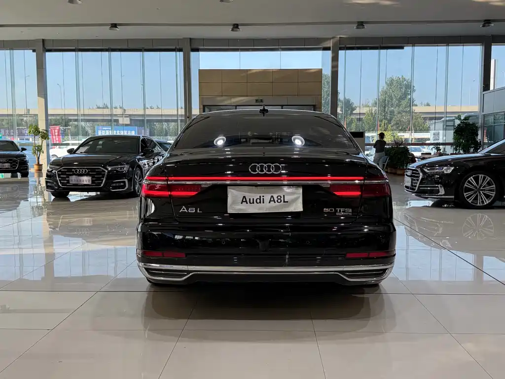 Audi A8 — фото 3