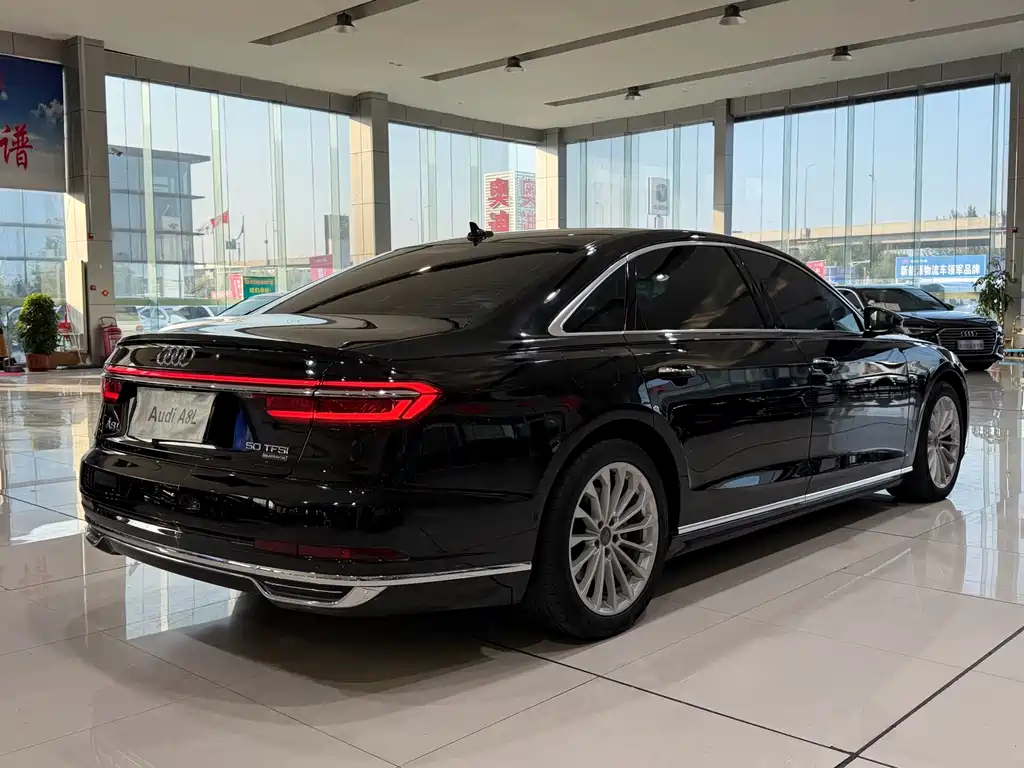 Audi A8 — фото 4