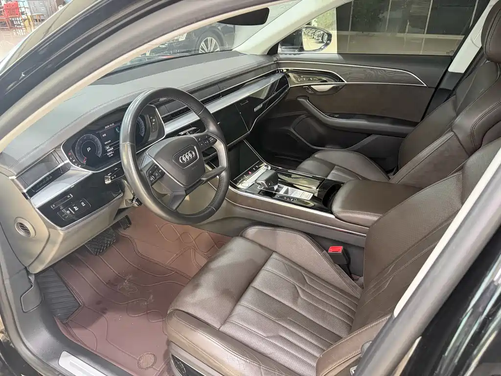 Audi A8 — фото 5
