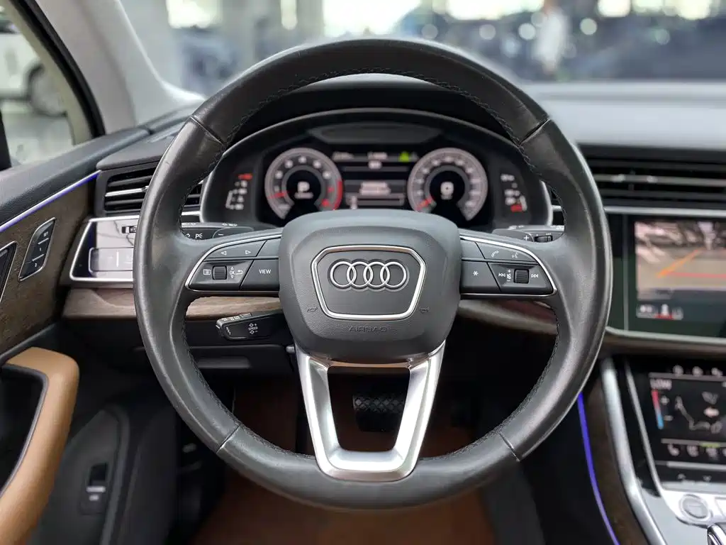 Audi Q7 — фото 13