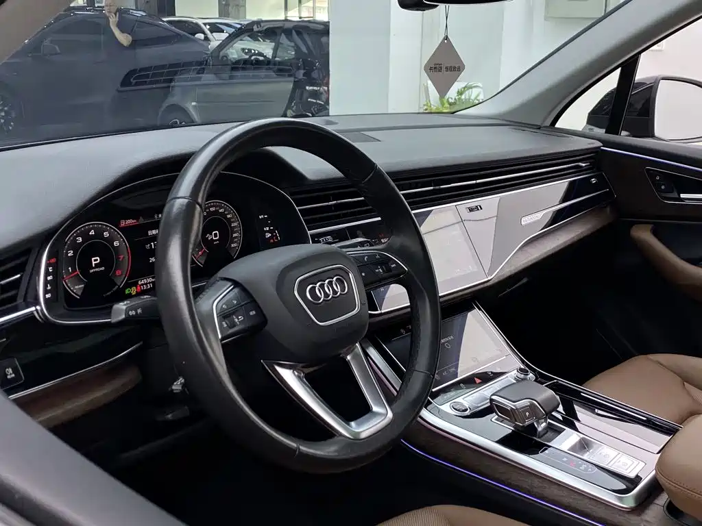Audi Q7 — фото 28