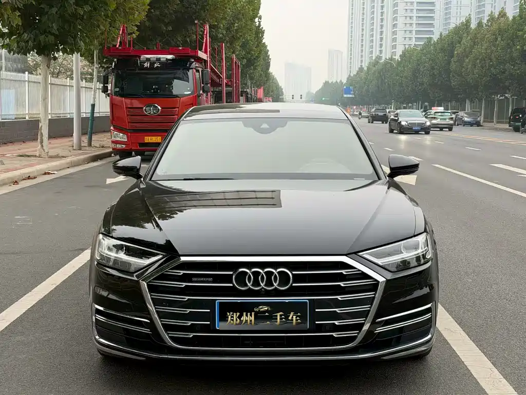 Audi A8 — фото 2