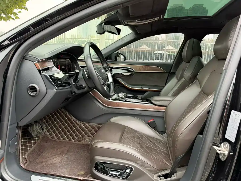 Audi A8 — фото 4