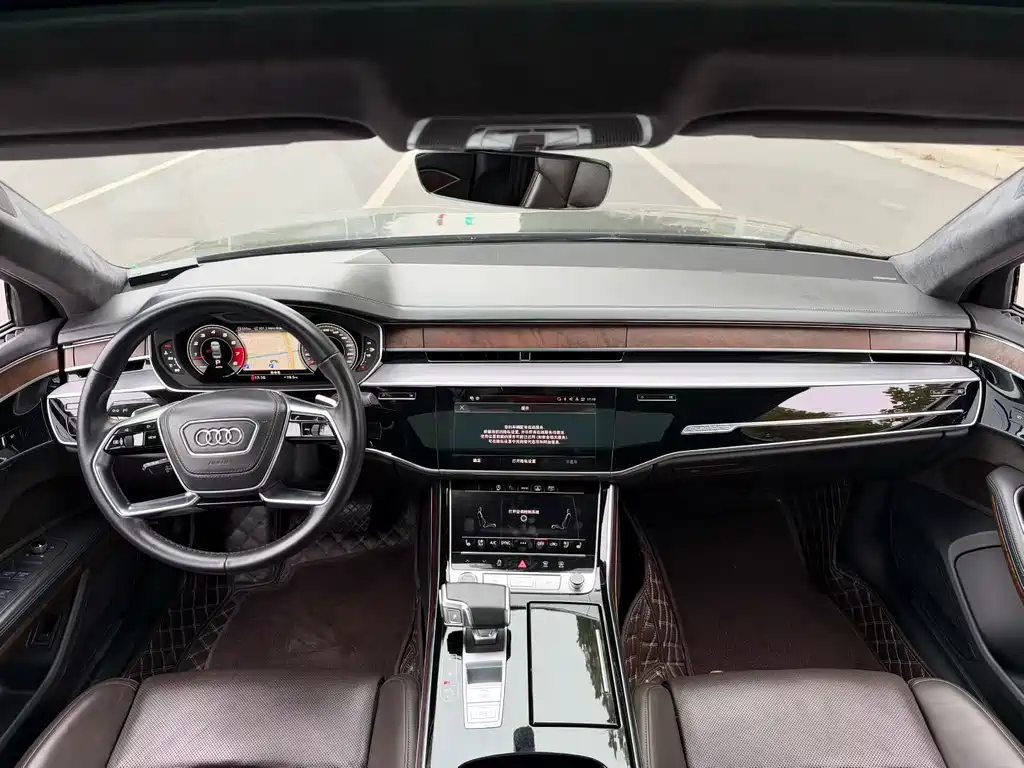 Audi A8 — фото 5
