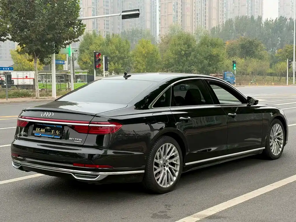 Audi A8 — фото 7