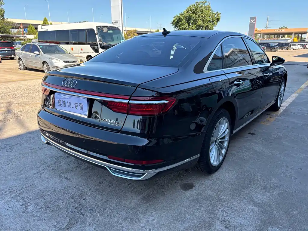 Audi A8 — фото 3