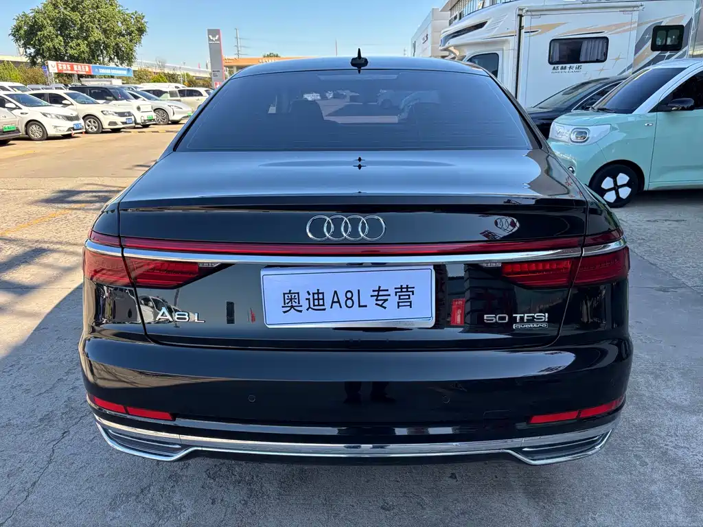 Audi A8 — фото 4