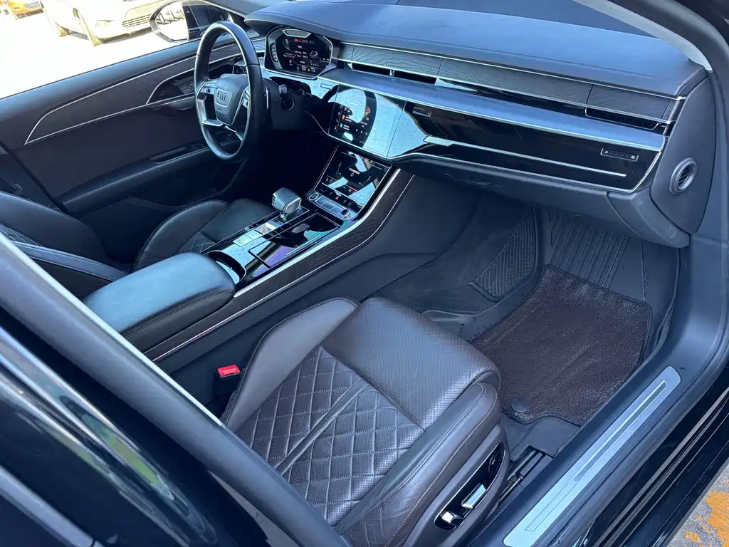 Audi A8 — фото 6