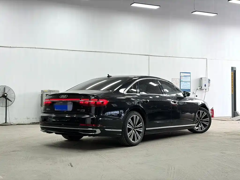 Audi A8 — фото 11