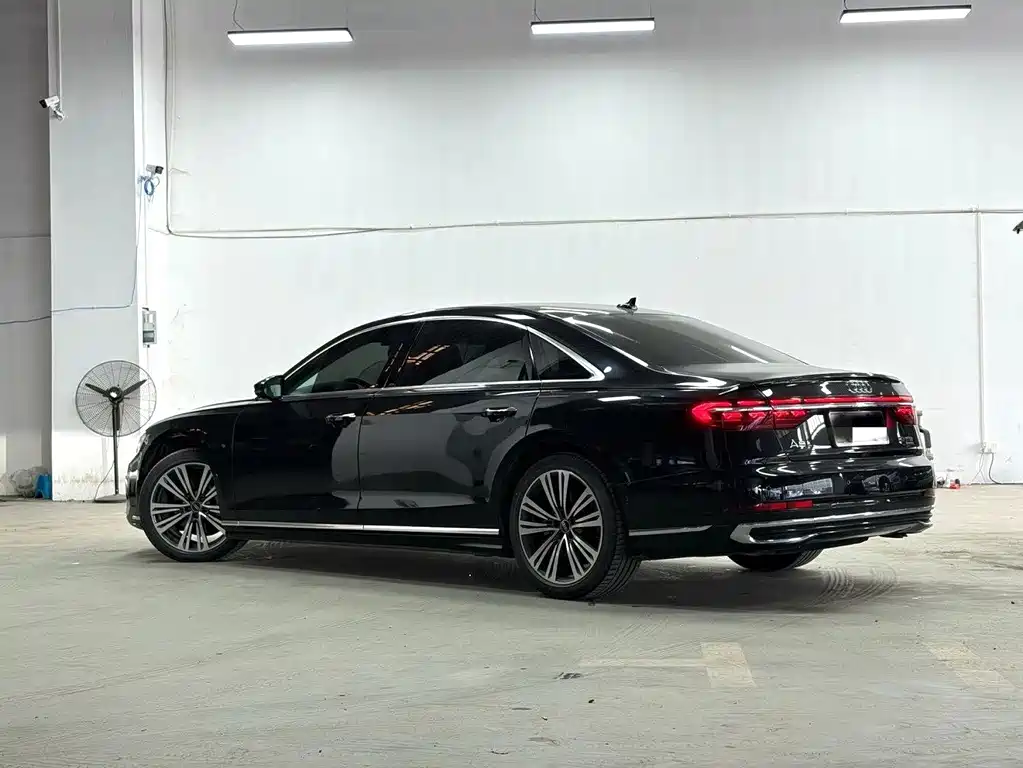 Audi A8 — фото 10