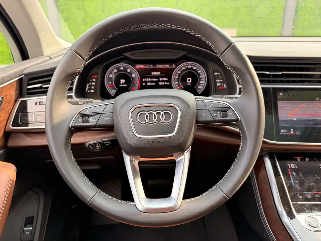 Audi Q7 — фото 17