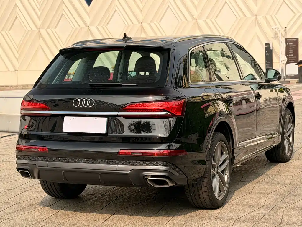 Audi Q7 — фото 6