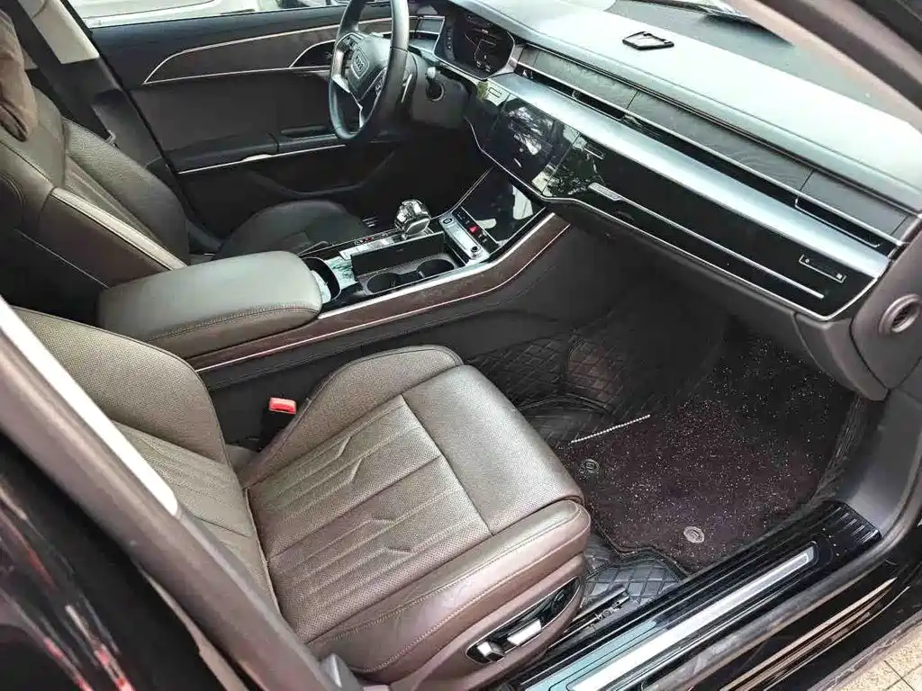 Audi A8 — фото 3