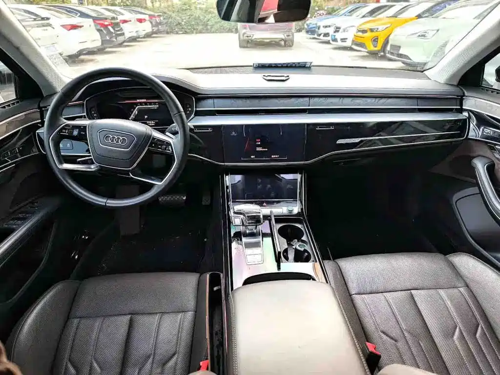 Audi A8 — фото 4