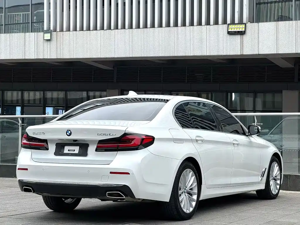 BMW 5 Series New Energy — фото 7