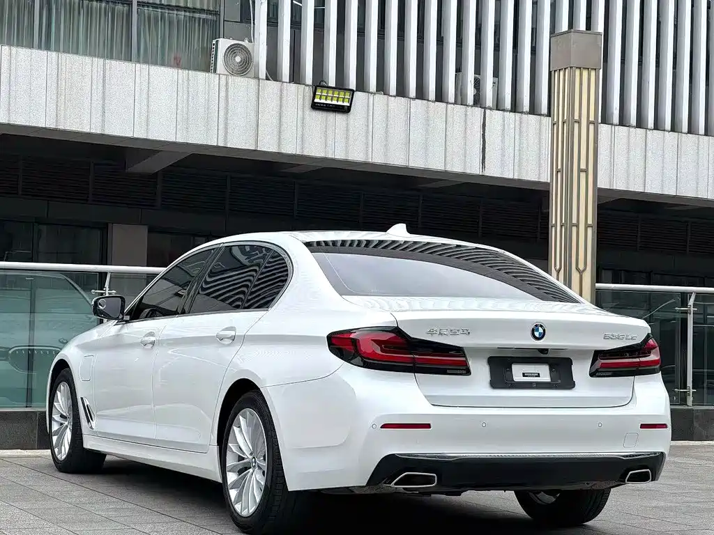 BMW 5 Series New Energy — фото 9