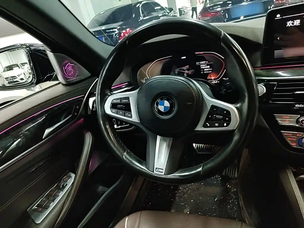 BMW 5 Series — фото 10