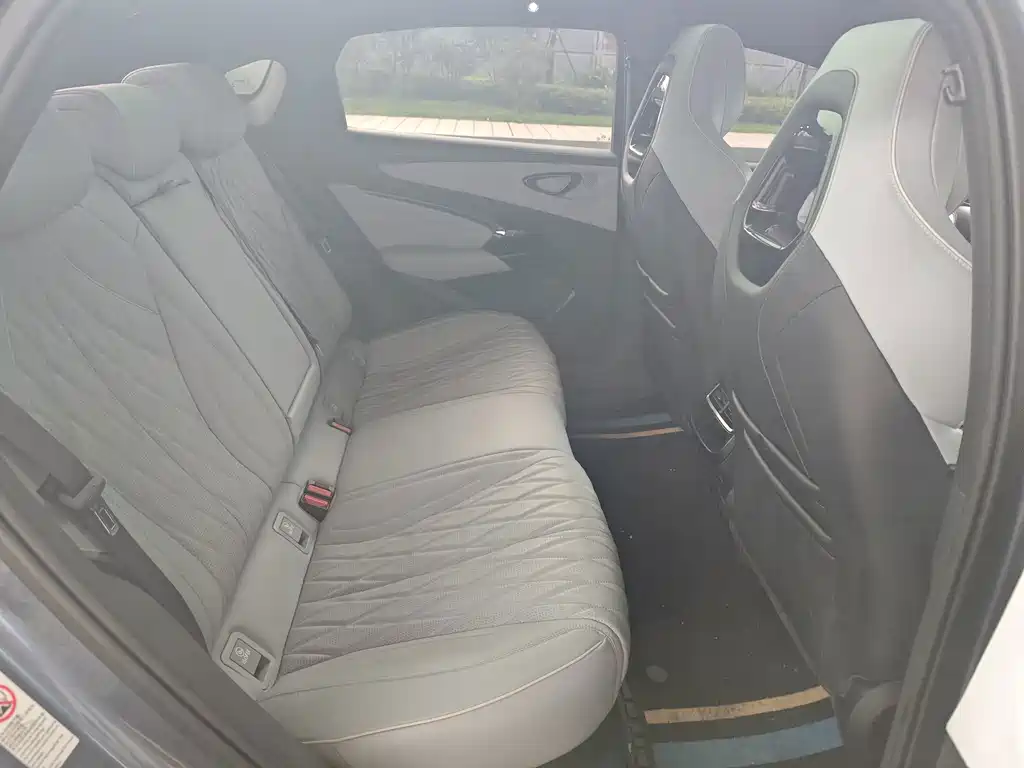 BYD Seal — фото 23