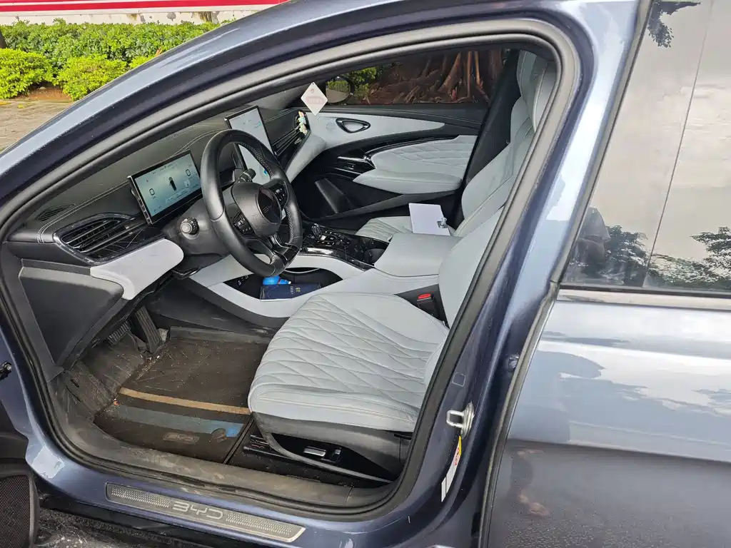 BYD Seal — фото 10