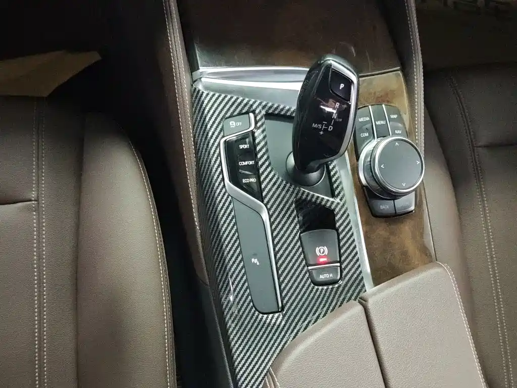 BMW 5 Series — фото 13