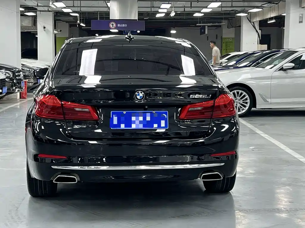 BMW 5 Series — фото 5