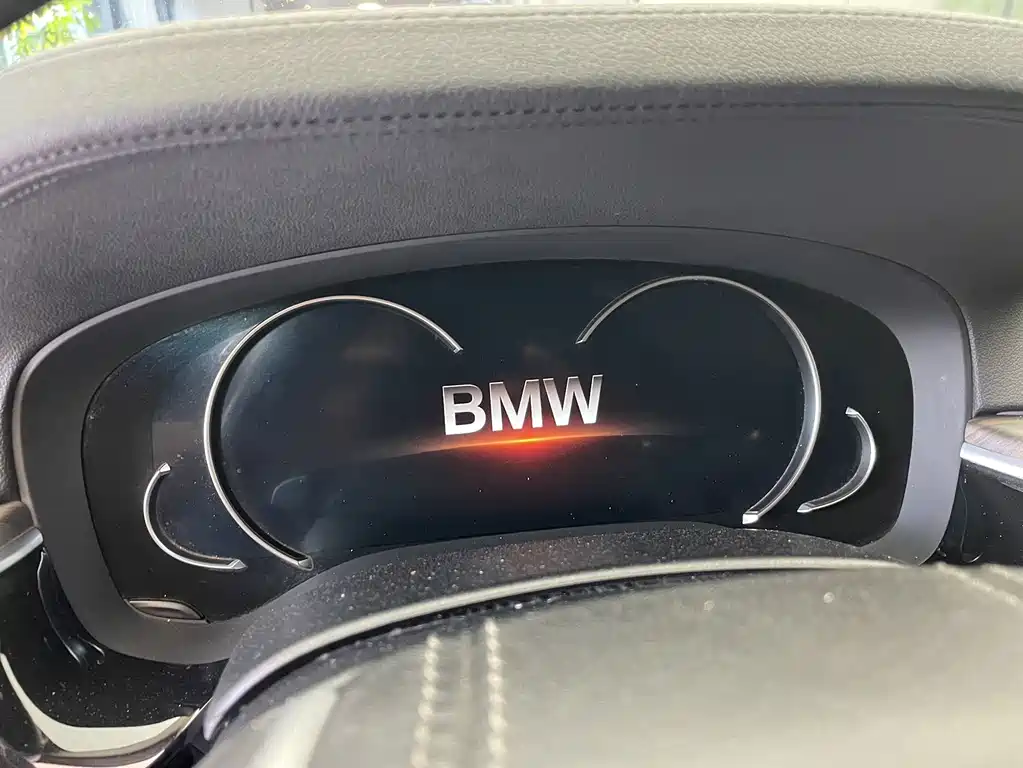 BMW 5 Series — фото 11