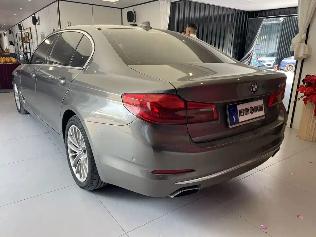 BMW 5 Series — фото 18