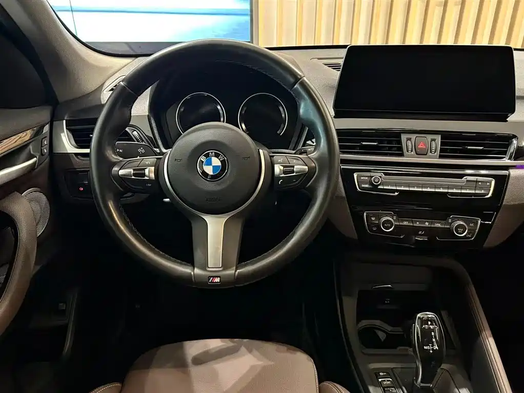BMW X1 — фото 2