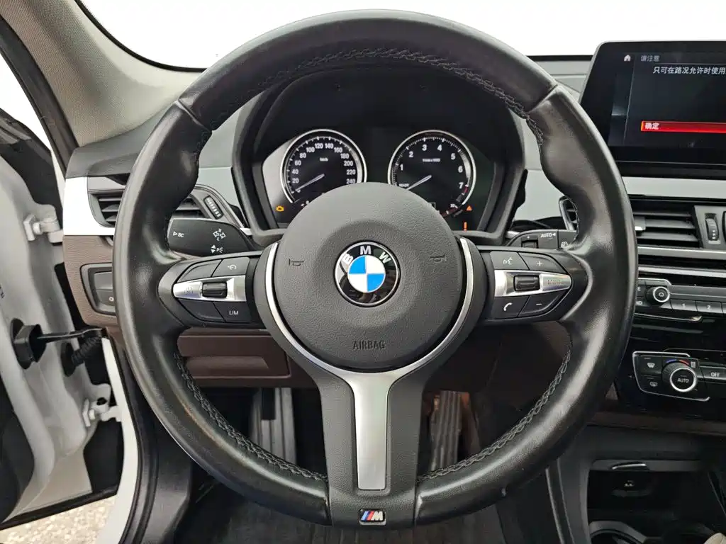 BMW X1 — фото 9