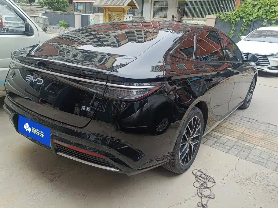 BYD Seal — фото 3