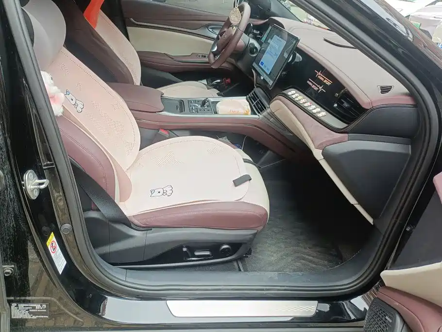 BYD Seal — фото 8