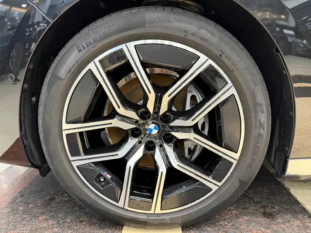 BMW 7 Series — фото 13