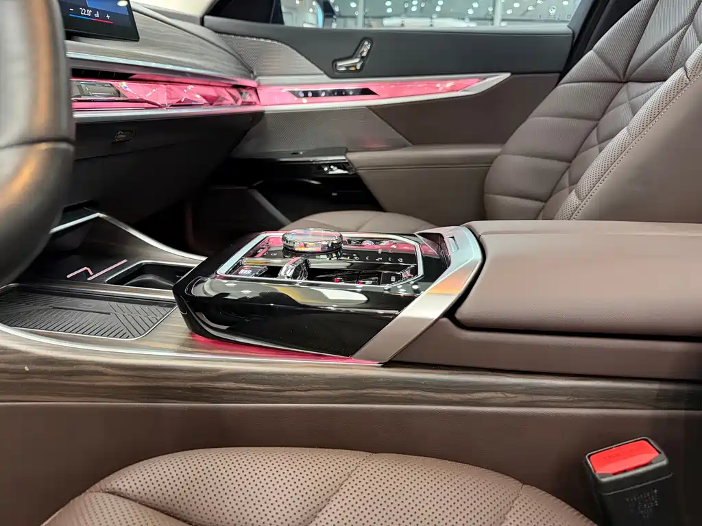 BMW 7 Series — фото 15