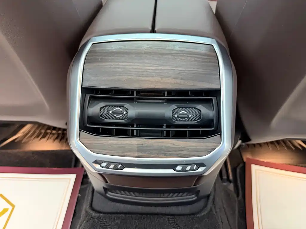 BMW 7 Series — фото 10