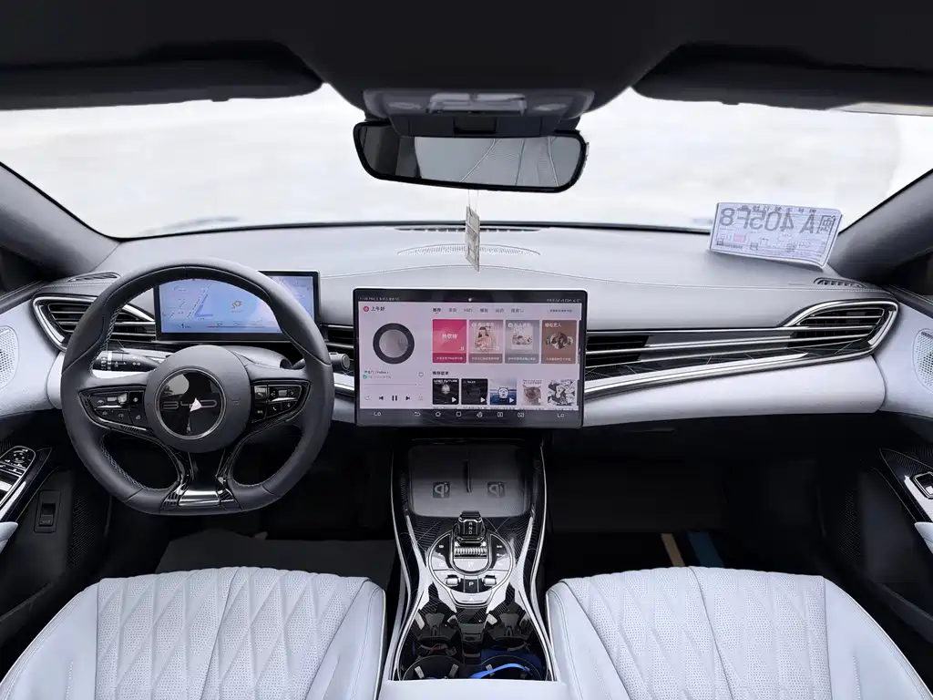 BYD Seal — фото 9