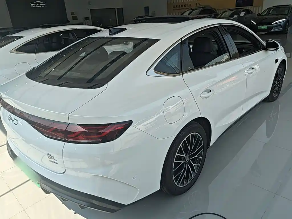 BYD Qin L — фото 7