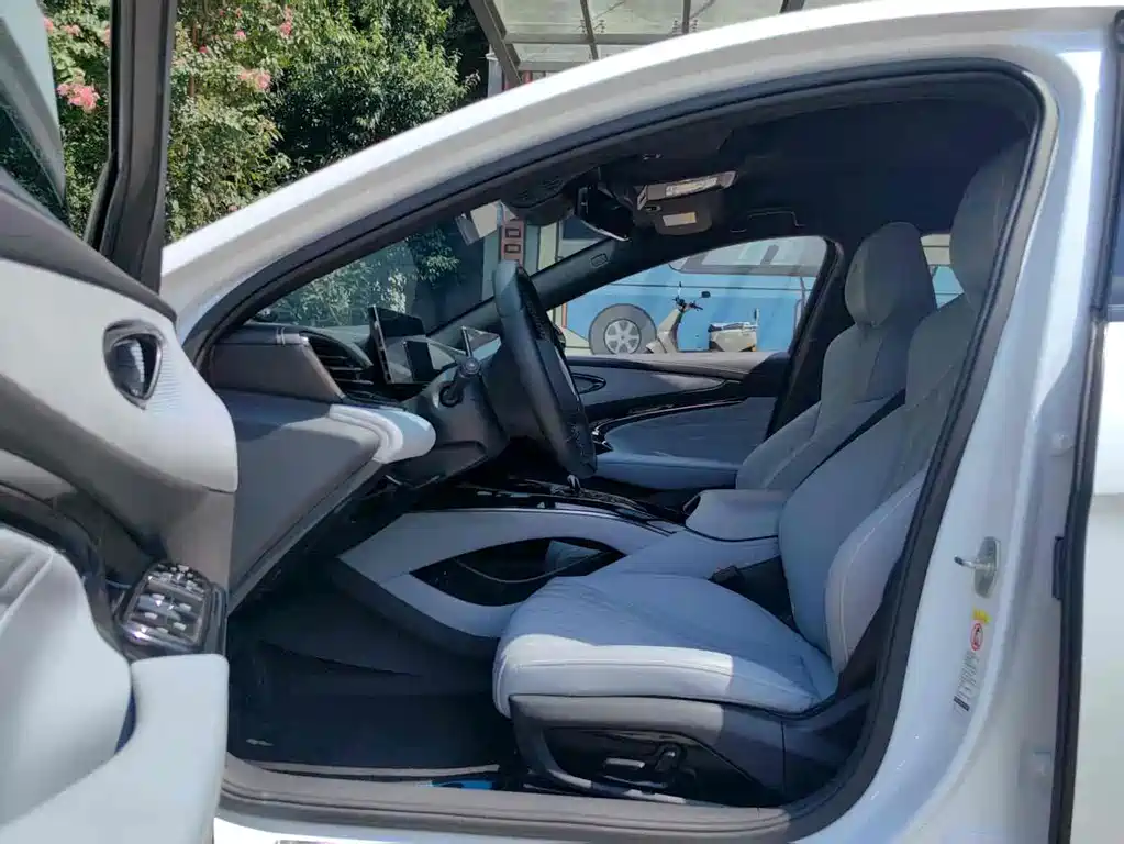 BYD Seal — фото 4