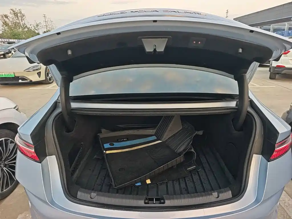 BYD Seal — фото 18