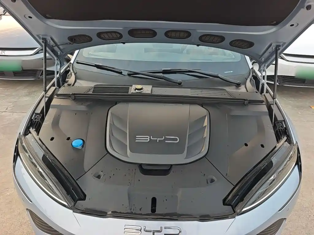 BYD Seal — фото 19