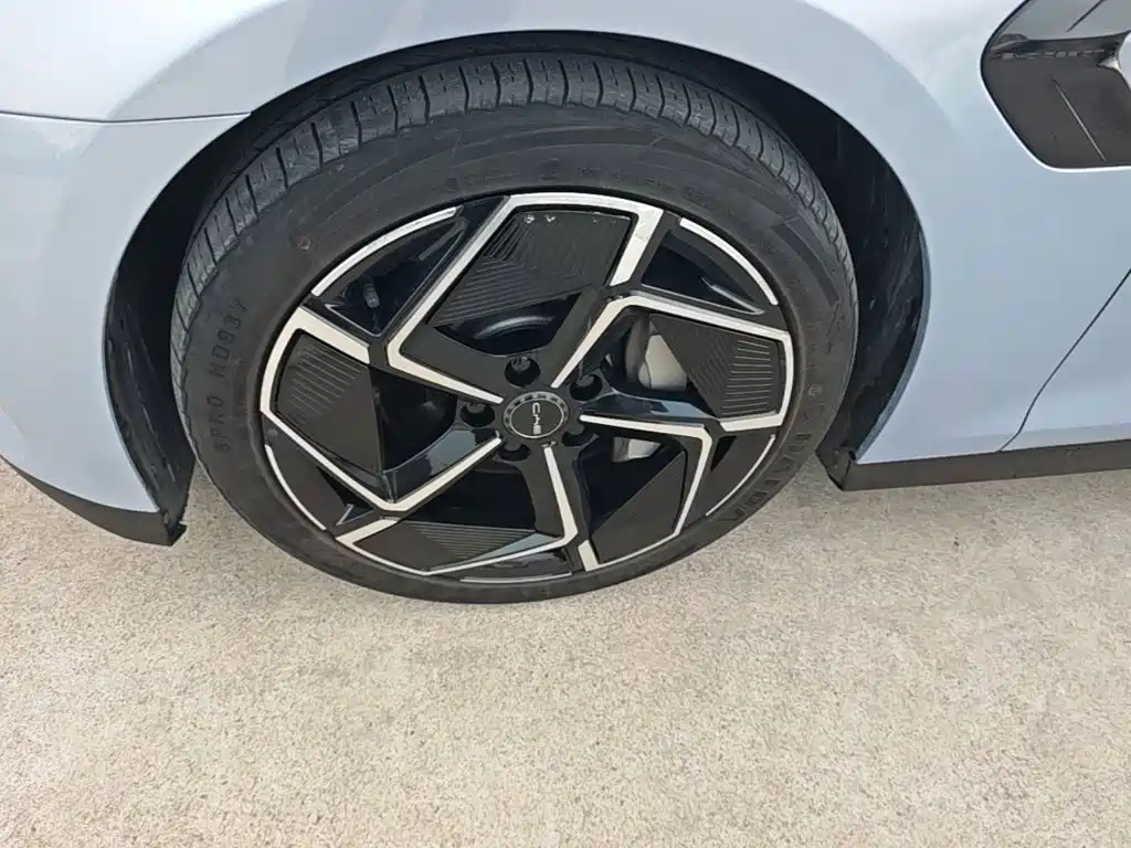 BYD Seal — фото 22