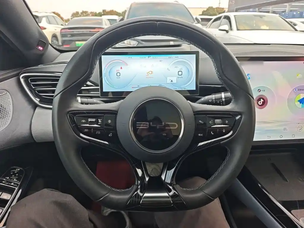 BYD Seal — фото 10