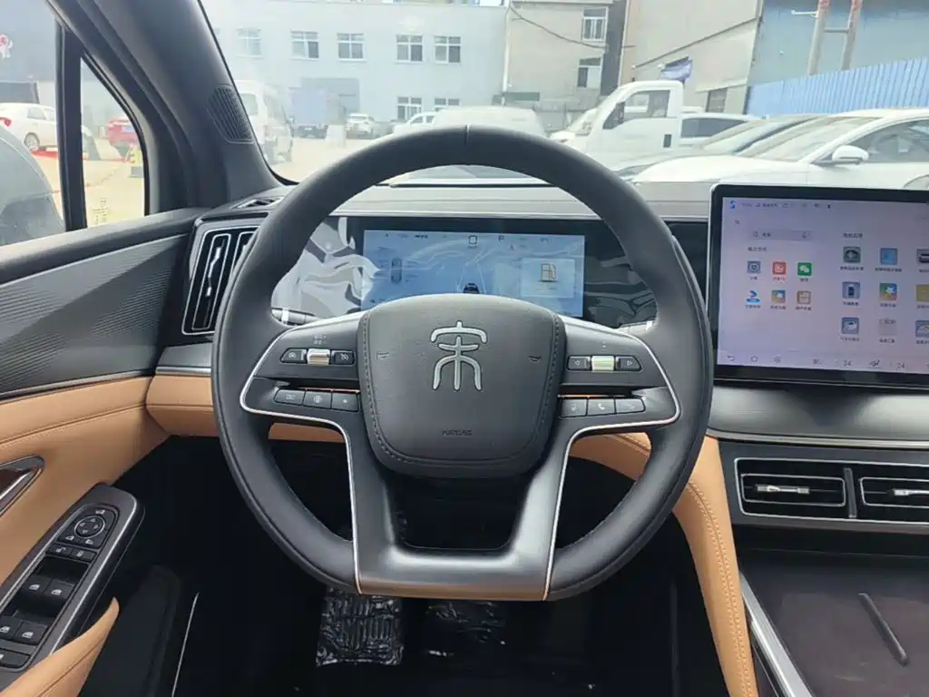 BYD L DM-i — фото 11