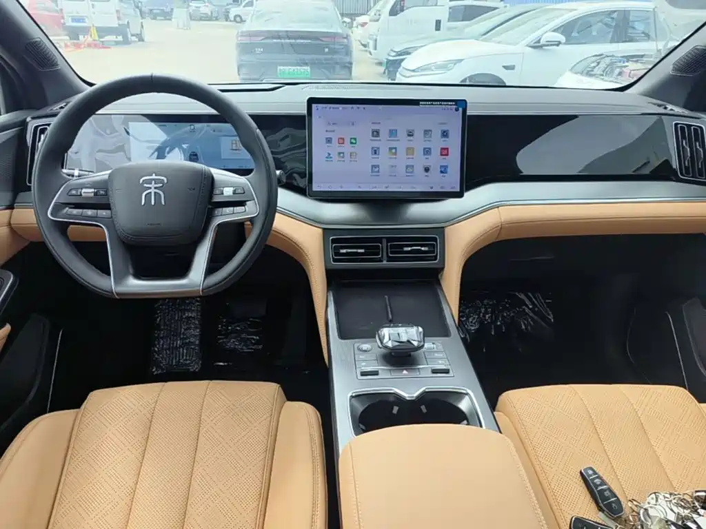 BYD L DM-i — фото 10
