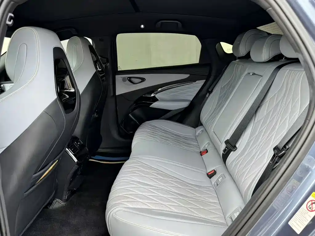 BYD Seal — фото 8