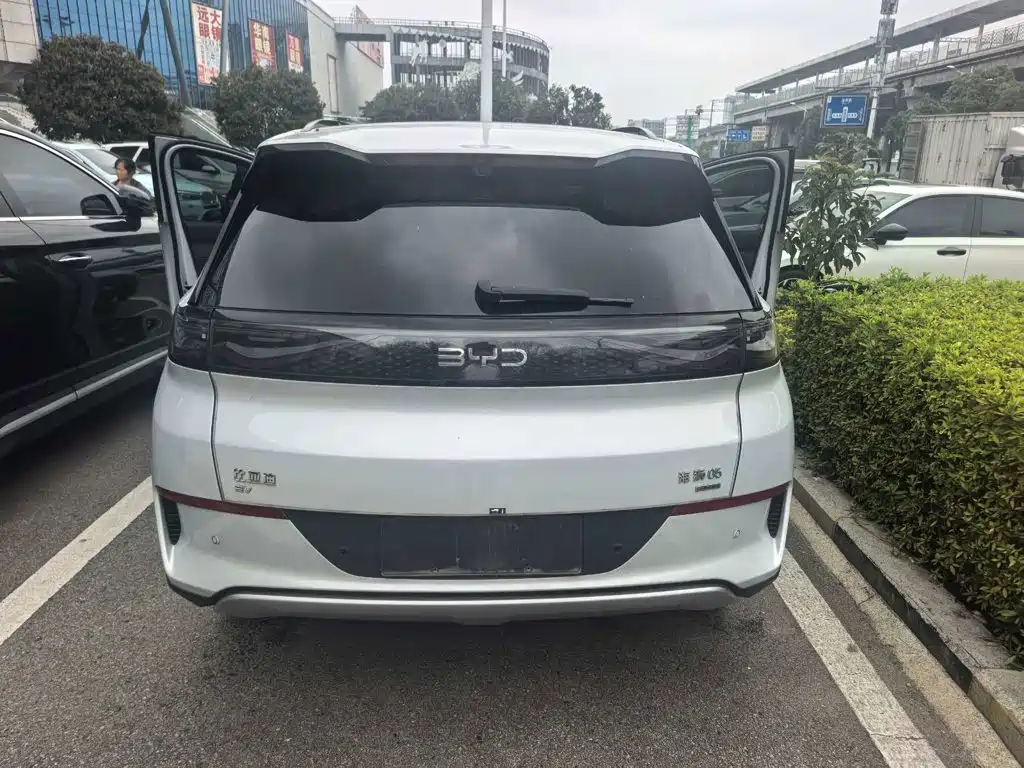 BYD Sealion 05 EV — фото 3